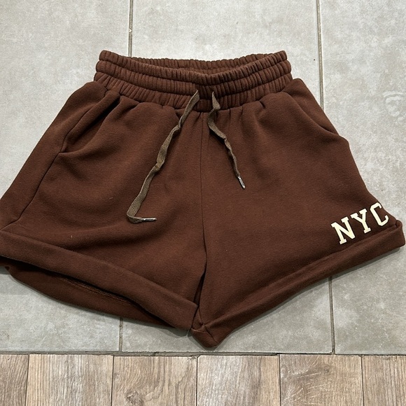 Showpo. SUNDAY SOCIETY CLUB - NYC SWEAT SHORTS IN CHOCOLATE size small - Picture 3 of 7